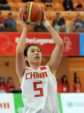 江苏女篮大胜山东队，取得领先优势的简单介绍