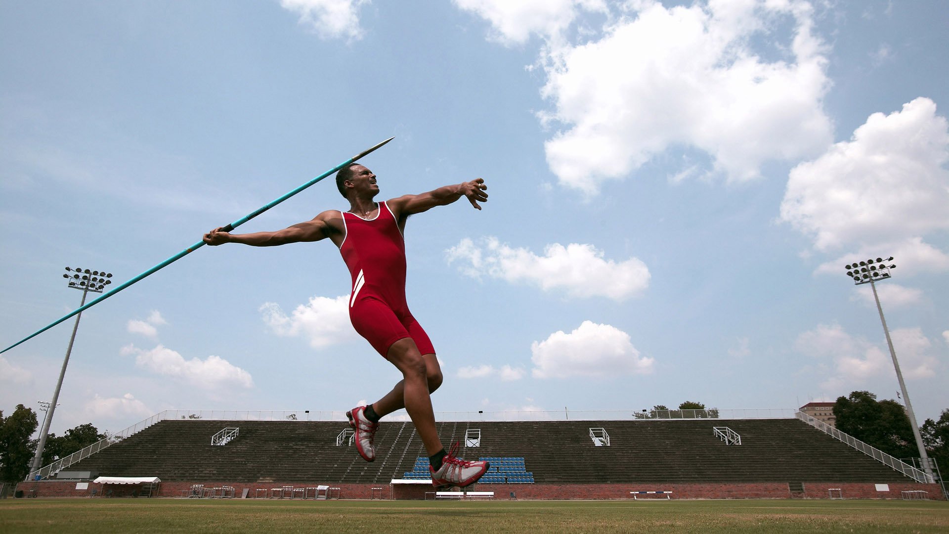 引擎撕裂夜空，硬汉加冕街道，卡塞米罗的摩纳哥铁血启示录